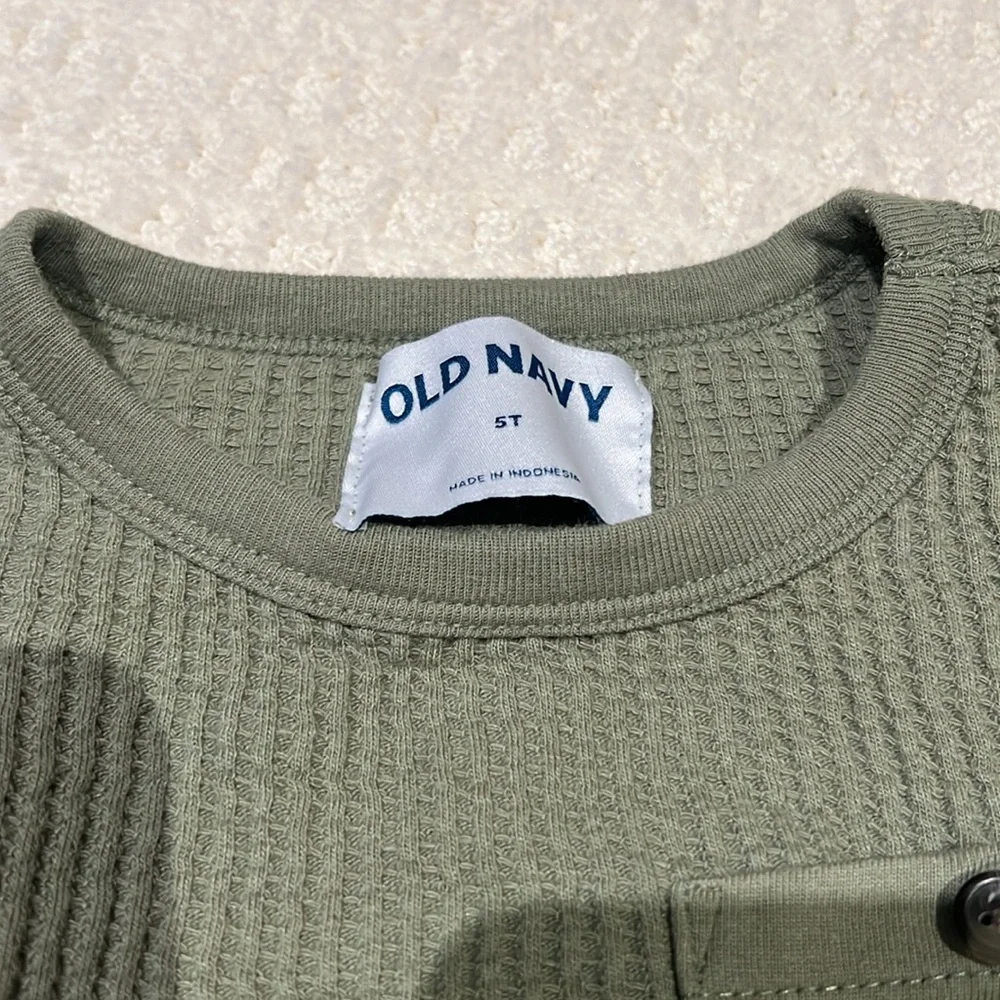 Old navy | 5t green waffle shirt